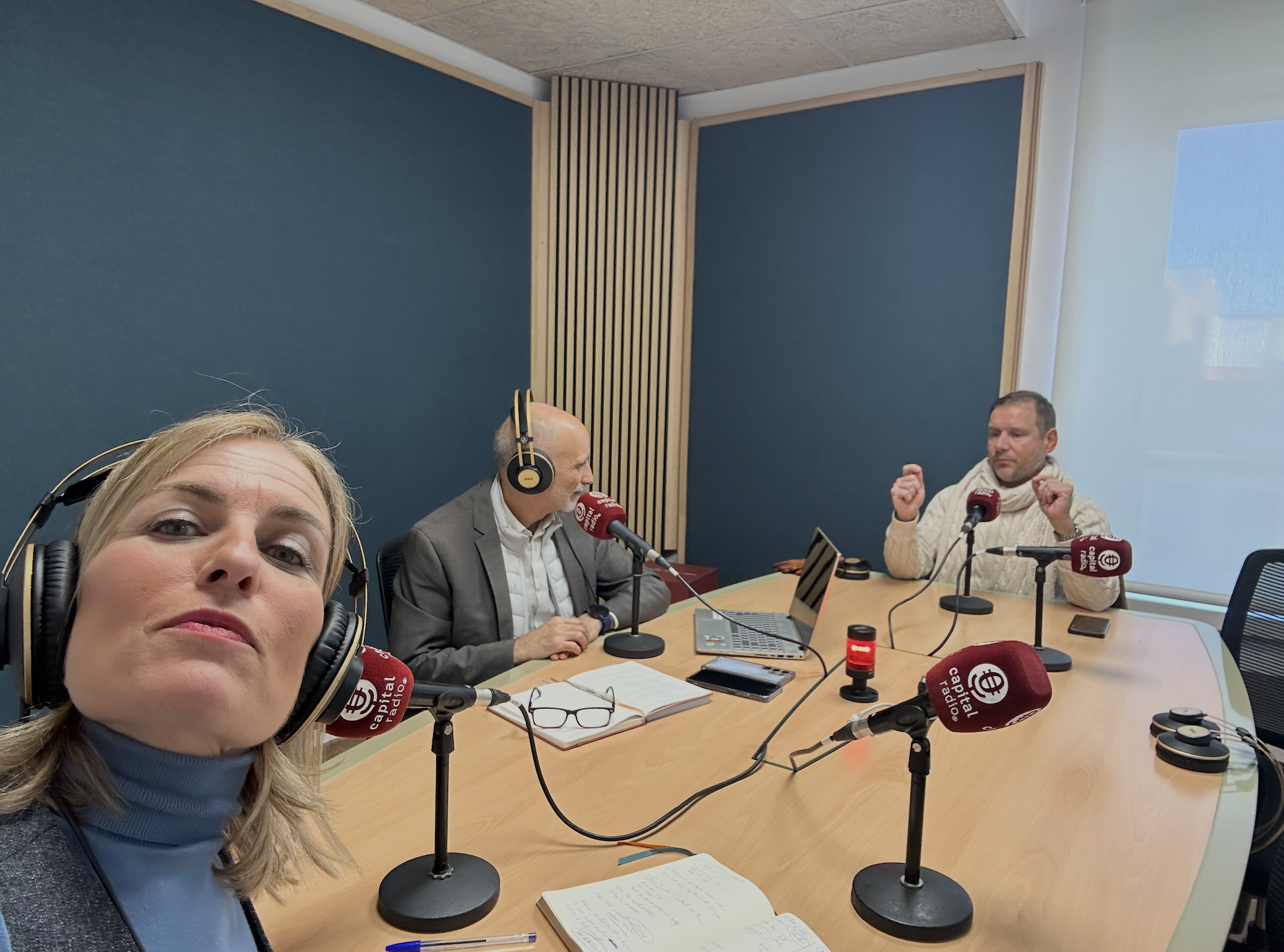 Laura Blanco y Chimo Ortega con Francisco Girao (Atrevia)