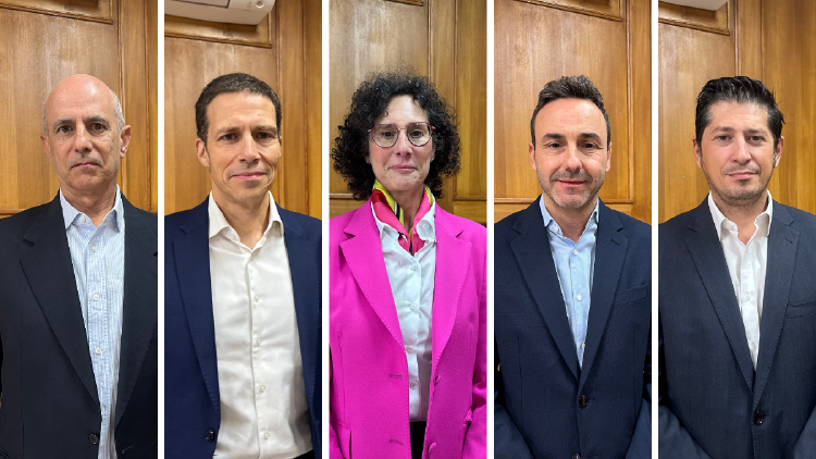 (De izquierda a derecha) Javier López de Temai, Agustín Gómez de Adática, Raquel Rodríguez de Insyte, Miguel Suárez de Axtel, y Juan Pineda de Akkodis (De izquierda a derecha) Javier López de Temai, Agustín Gómez de Adática, Raquel Rodríguez de Insyte, Miguel Suárez de Axtel, y Juan Pineda de Akkodis