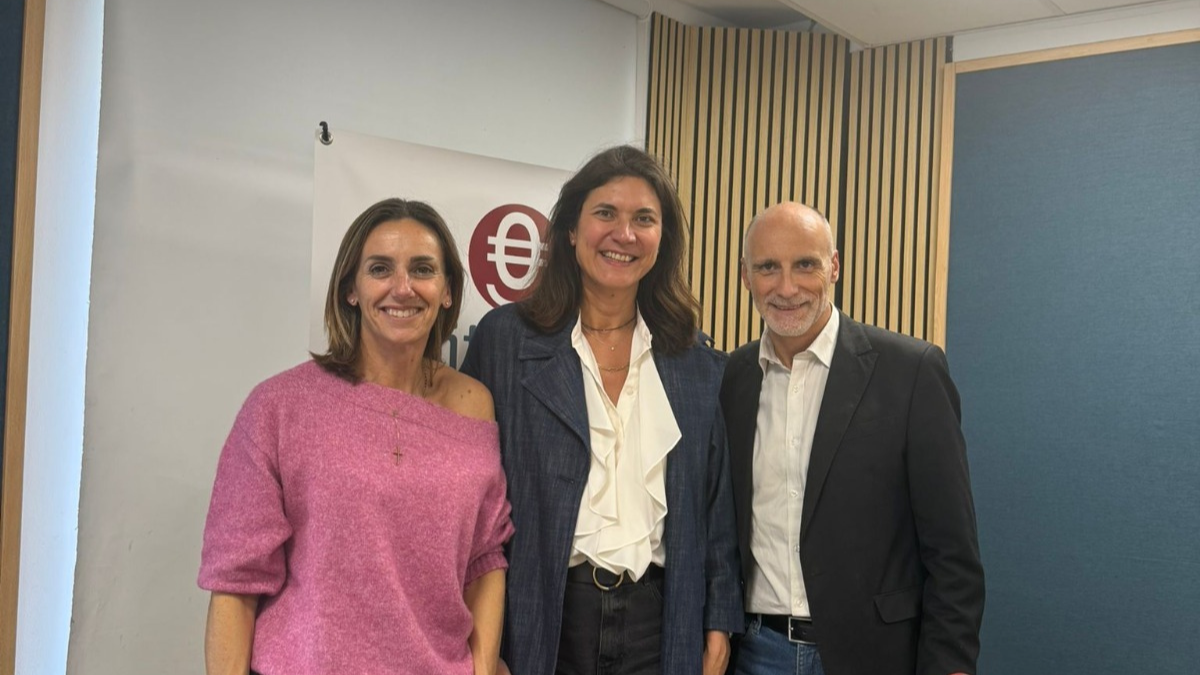 Isabel López Rivadulla, directora de Comunicación de Signus Ecovalor; Vanesa Peloche, CEO de Believers; y Chimo Ortega, director de Movilidad sobre Ruedas en Capital Radio.
