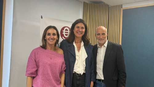 Isabel López Rivadulla, directora de Comunicación de Signus Ecovalor; Vanesa Peloche, CEO de Believers; y Chimo Ortega, director de Movilidad sobre Ruedas en Capital Radio. Isabel López Rivadulla, directora de Comunicación de Signus Ecovalor; Vanesa Peloche, CEO de Believers; y Chimo Ortega, director de Movilidad sobre Ruedas en Capital Radio.