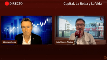 Alberto Iturralde y Luis Vicente Muñoz, en el Consultorio de Bolsa de Capital Radio. Alberto Iturralde y Luis Vicente Muñoz, en el Consultorio de Bolsa de Capital Radio.