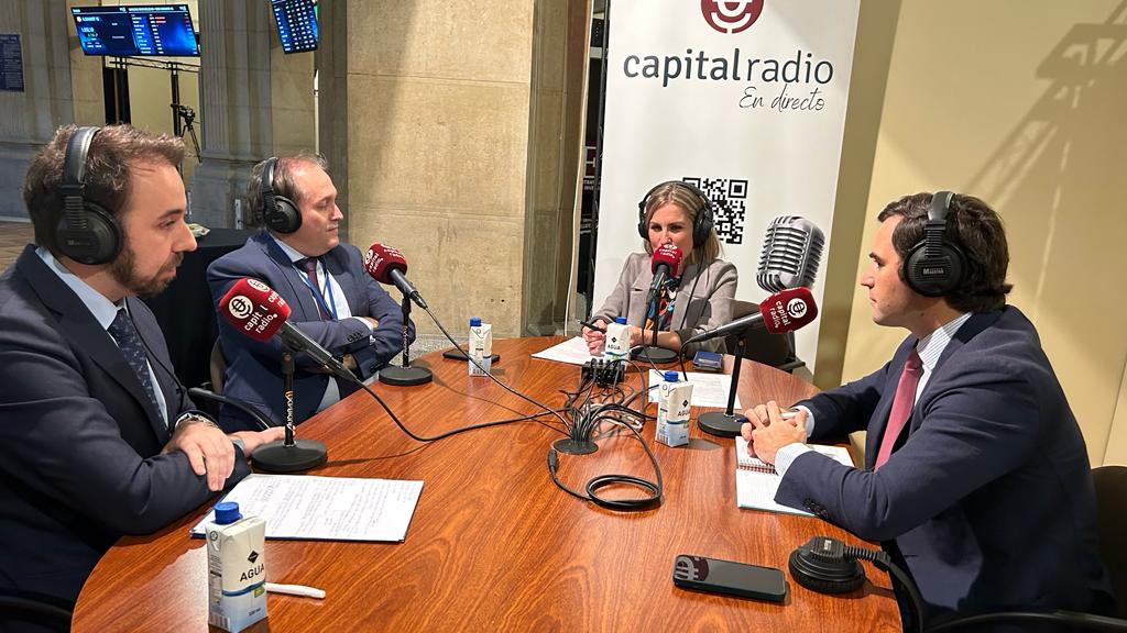 Tertulia sobre renta fija en el XIII Día de la Inversión con Santiago Matossian, Sales Director de AXA INVESTMENT Managers; Diego Andrés Gutiérrez, Client Relations de Candriam; y Ignacio Victoriano, responsable de Inversión en Renta Fija de Renta 4 Gestora. Tertulia sobre renta fija en el XIII Día de la Inversión con Santiago Matossian, Sales Director de AXA INVESTMENT Managers; Diego Andrés Gutiérrez, Client Relations de Candriam; y Ignacio Victoriano, responsable de Inversión en Renta Fija de Renta 4 Gestora.