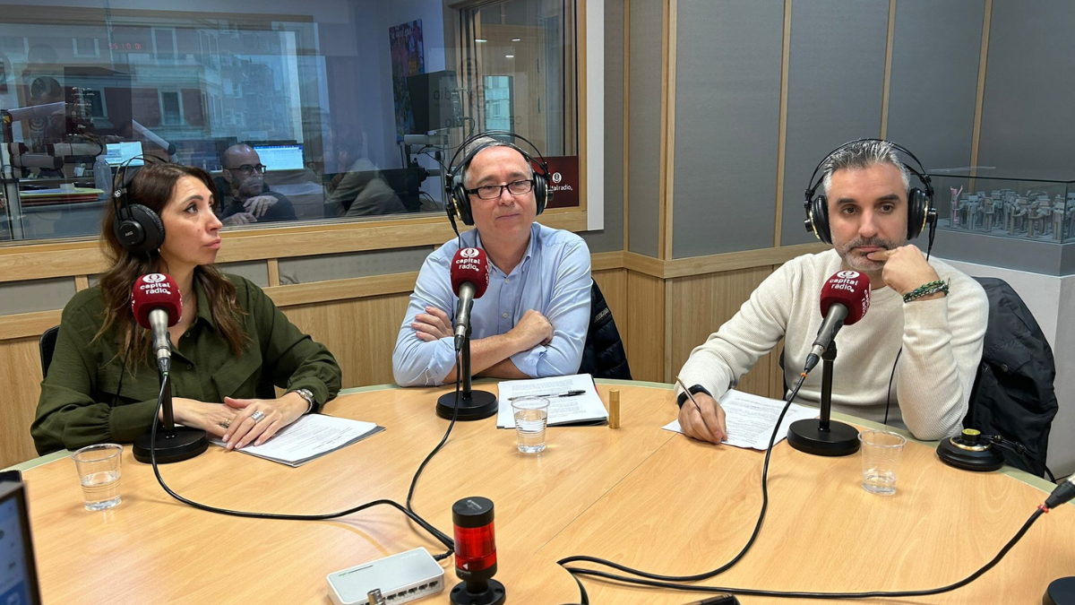 Soledad Dávila, secretaria general de AGREFEMA; Miguel Andrés Ortiz, miembro de la junta directiva de AGREFEMA y gerente de Ferretería Ortiz; Juan Carlos Vázquez: Miembro de la junta directiva de AGREFEMA y gerente de Ferretería Marcavel. Soledad Dávila, secretaria general de AGREFEMA; Miguel Andrés Ortiz, miembro de la junta directiva de AGREFEMA y gerente de Ferretería Ortiz; Juan Carlos Vázquez: Miembro de la junta directiva de AGREFEMA y gerente de Ferretería Marcavel.