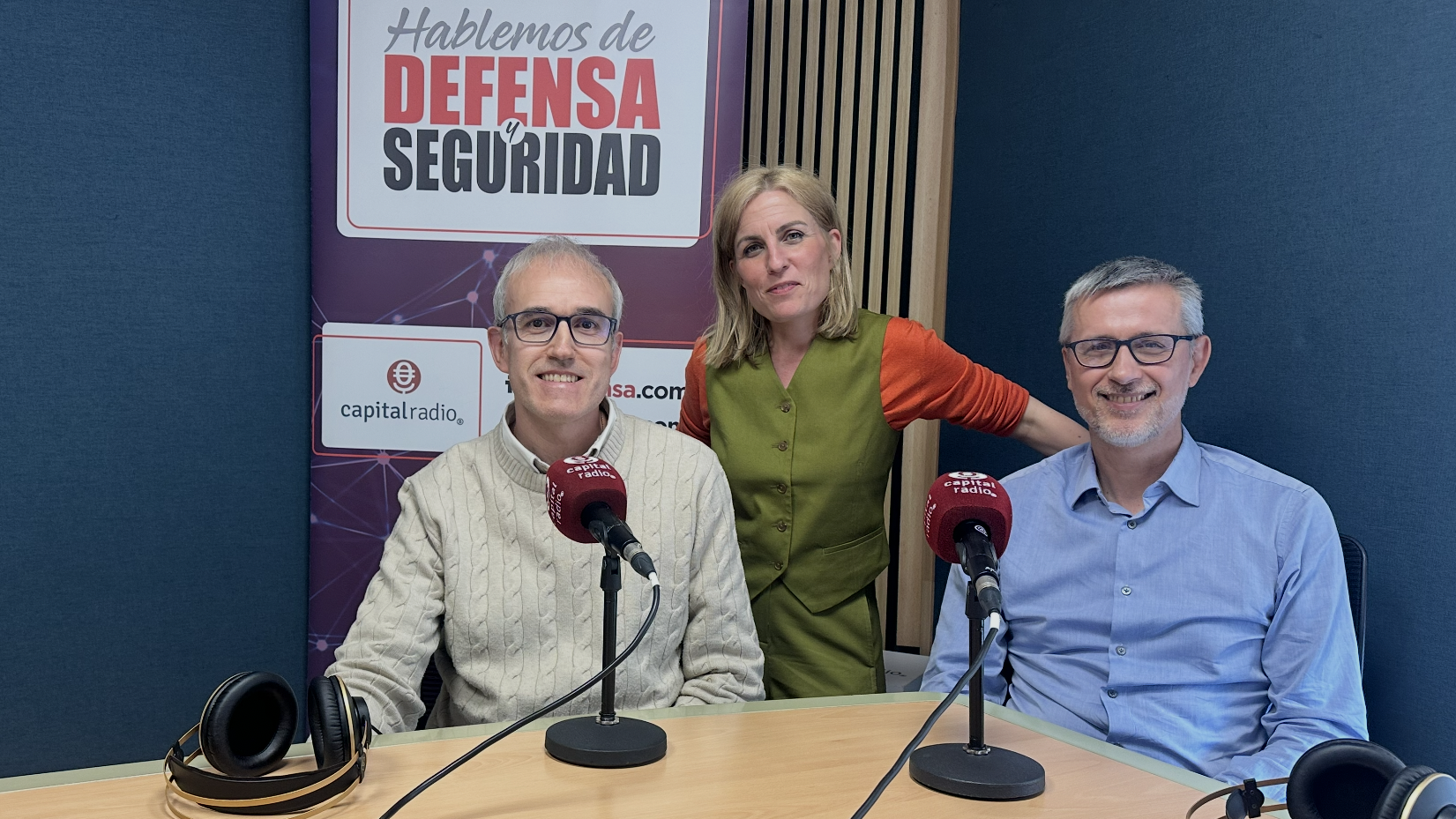 Marc Bergada, ingeniero jefe del instrumento ICI Cloud Imager, de MetOp SG Airbus Defense&amp;Space, y Javier Moreno, responsable de operaciones en ingenier&iacute;a de Thales&nbsp;Alenia Space