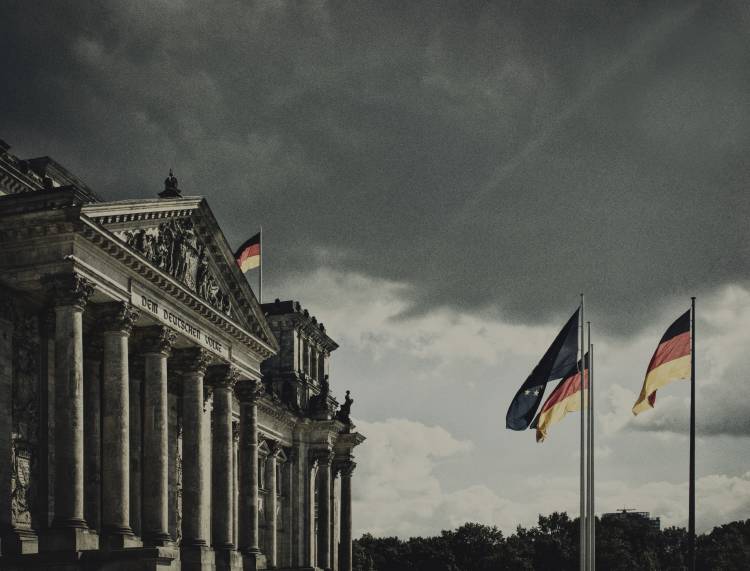 Alemania y Unión Europea Photo by DAVIDCOHEN on Unsplash