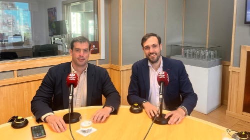 Javier Pastor, director de Formación Institucional y Comunicación de Bit2me; y Borja Guaita Luján, responsable de Sistemática Comercial de Metrovacesa. Javier Pastor, director de Formación Institucional y Comunicación de Bit2me; y Borja Guaita Luján, responsable de Sistemática Comercial de Metrovacesa.