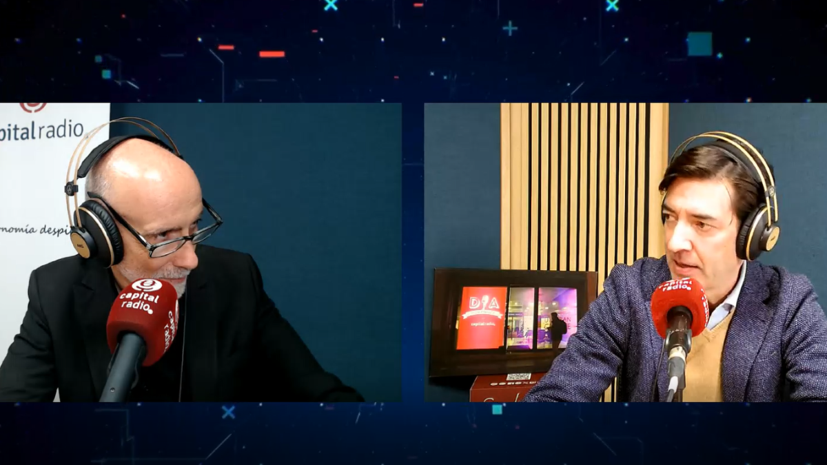 Chimo Ortega, director de Movilidad sobre Ruedas en Capital Radio; y David Henche, responsable de Comunicaci&oacute;n y ESG en Ayvens.