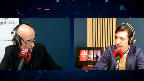 Chimo Ortega, director de Movilidad sobre Ruedas en Capital Radio; y David Henche, responsable de Comunicación y ESG en Ayvens. Chimo Ortega, director de Movilidad sobre Ruedas en Capital Radio; y David Henche, responsable de Comunicación y ESG en Ayvens.