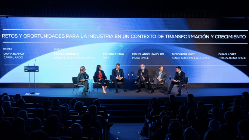 De izquierda a derecha: Laura Blanco, Raquel Gonz&aacute;lez (Airbus), Enrique Fraga (GMV), Miguel &Aacute;ngel Panduro (Indra), Diego Rodr&iacute;guez (Sener) e Ismael L&oacute;pez (Thales)