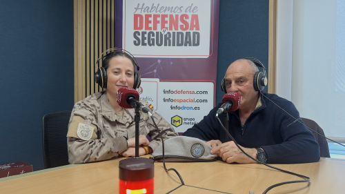 Alejandra Vicens, Sargento de la Armada destinada al Mando Conjunto del Ciberespacio y Enrique Pérez de Tena, Capital de Fragata retirado, asesor de relaciones internacionales del Mando Conjunto del Ciberespacio Alejandra Vicens, Sargento de la Armada destinada al Mando Conjunto del Ciberespacio y Enrique Pérez de Tena, Capital de Fragata retirado, asesor de relaciones internacionales del Mando Conjunto del Ciberespacio