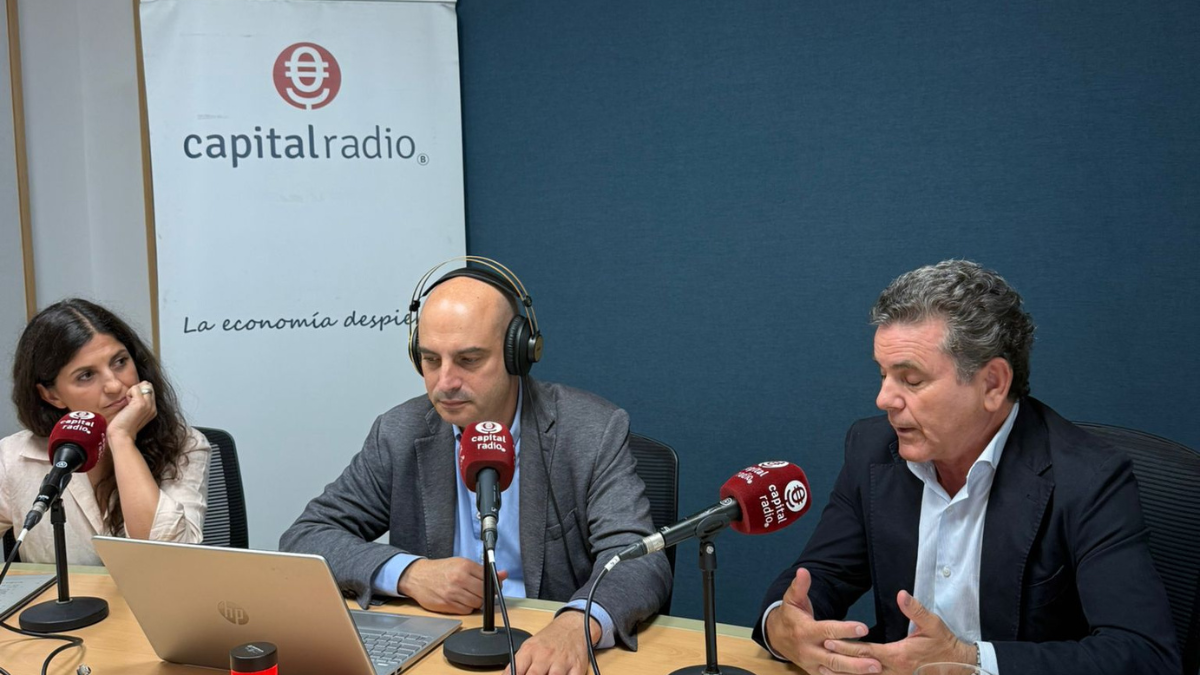 Ainhoa Lizarbe,&nbsp;directora de Relaciones Institucionales y de Comunicaci&oacute;n de&nbsp;SIGAUS y de GENCI, el SCRAP de los envases comerciales e industriales; Javier Mart&iacute;nez, director de Ecogestiona; y&nbsp;Rom&aacute;n Mart&iacute;n,&nbsp;director de Relaciones Institucionales de Signus Ecovalor.