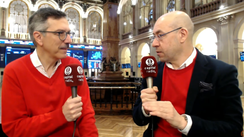Luis Vicente Muñoz y David Cano, en un momento de la entrevista en el Palacio de la Bolsa de Madrid. Luis Vicente Muñoz y David Cano, en un momento de la entrevista en el Palacio de la Bolsa de Madrid.