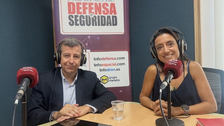 Carlos Hernández, director de Programas Europeos de Hispasat, y Belén Andrés, program manager de Iris² Low Leo Carlos Hernández, director de Programas Europeos de Hispasat, y Belén Andrés, program manager de Iris² Low Leo