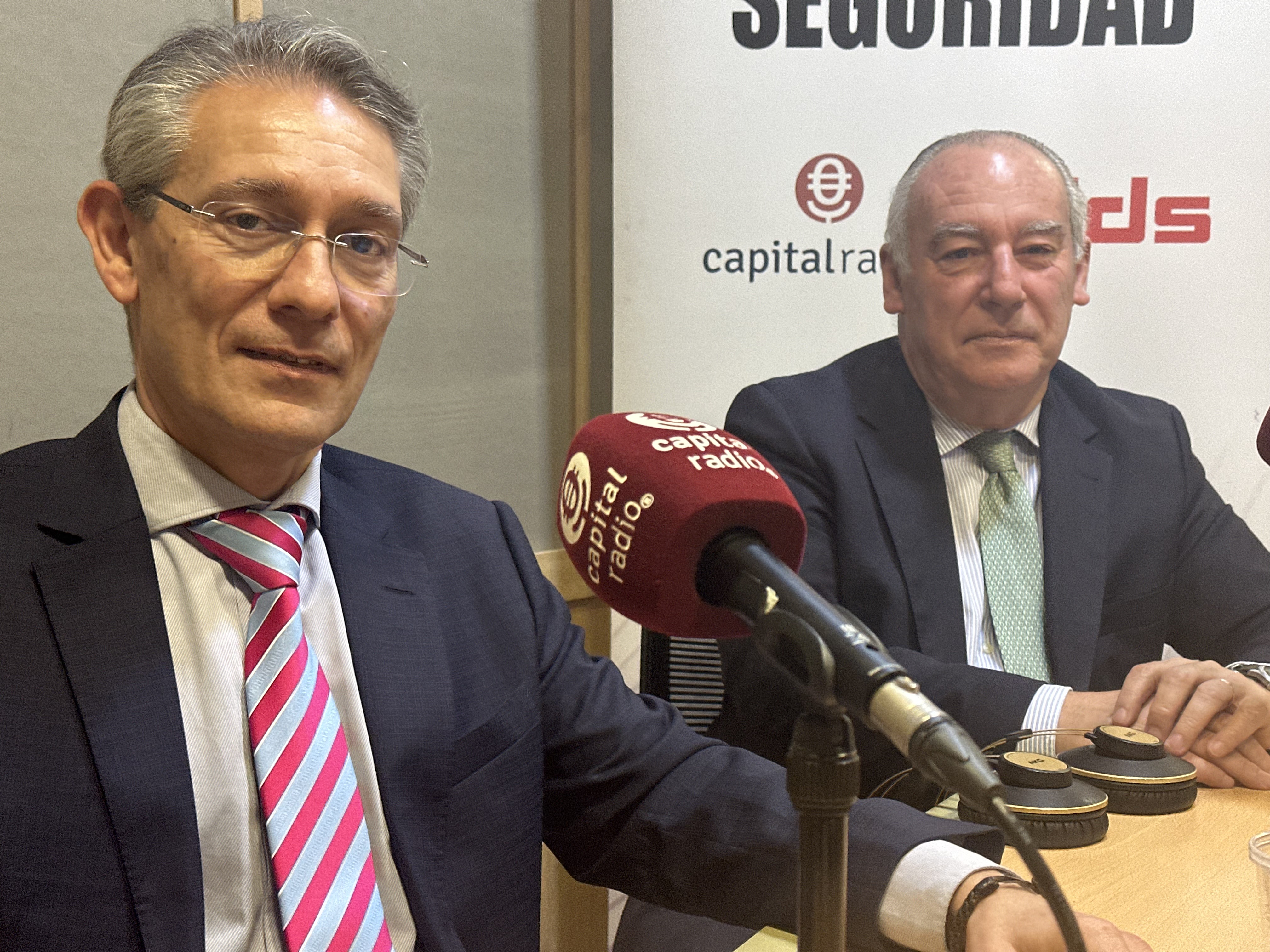 Antonio Fonfría y Carlos Calvo González Regueral Antonio Fonfría y Carlos Calvo González Regueral