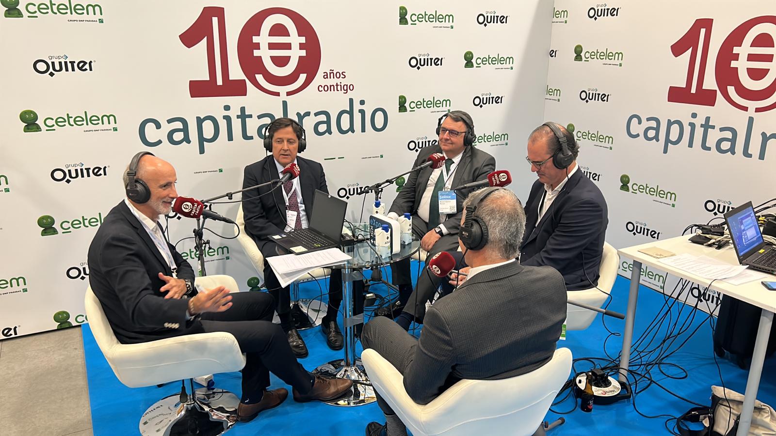 Un momento de la tertulia. Un momento de la tertulia.