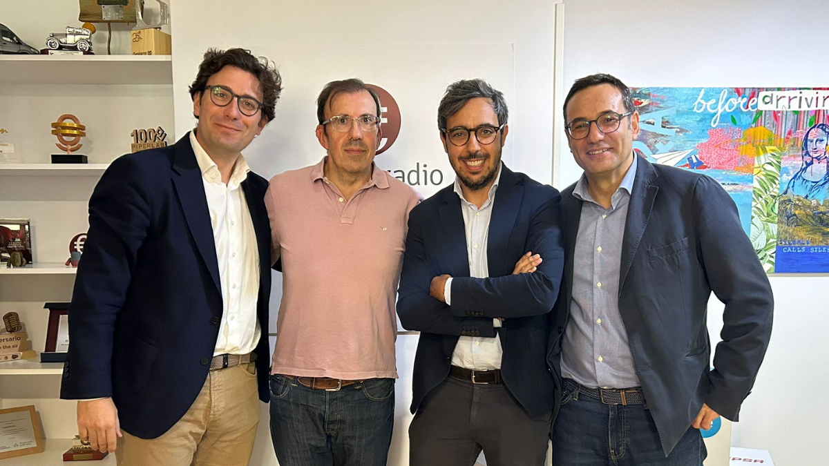 Javier Martínez, director de Movilidad Sostenible en EDP; Miguel Sanmartín, director de Antena de Capital Radio; Carlos Blanco, Head of Operations de Ulity; y Félix Pérez Fjardo, gerente comercial del Global Mobility Call. Javier Martínez, director de Movilidad Sostenible en EDP; Miguel Sanmartín, director de Antena de Capital Radio; Carlos Blanco, Head of Operations de Ulity; y Félix Pérez Fjardo, gerente comercial del Global Mobility Call.