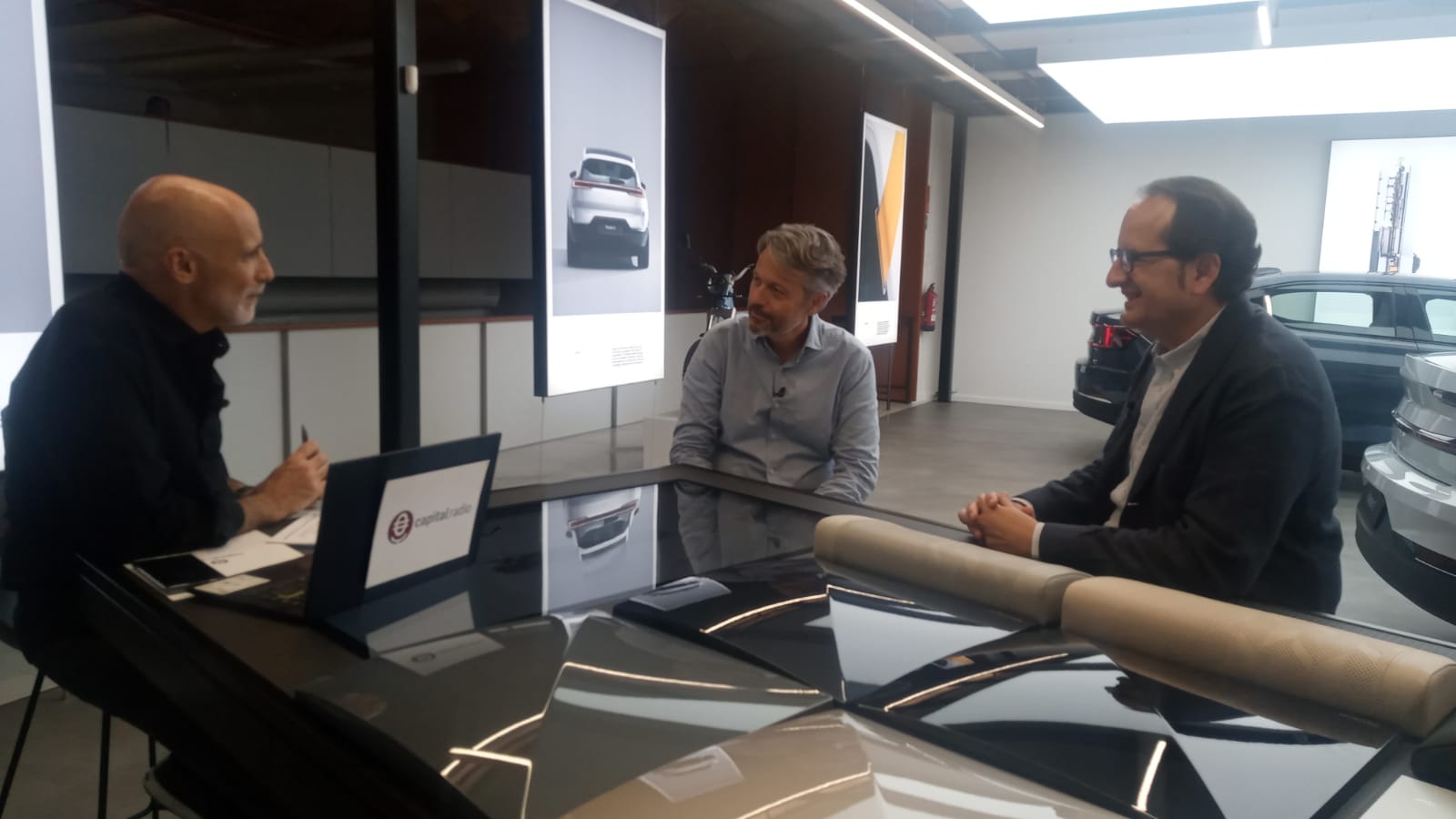 Chimo Ortega con Pedro Parra, director de Ventas en Polestar España; y Marcos Vinzia, consejero delegado de Fagron Ibérica. Chimo Ortega con Pedro Parra, director de Ventas en Polestar España; y Marcos Vinzia, consejero delegado de Fagron Ibérica.