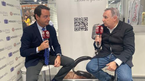 El CEO de Travel Live, Rafael García Garrido; y Juan Manuel Urraca, director de La Magia de la Publicidad, durante la entrevista en el stand de Capital Radio en FITUR 2026. El CEO de Travel Live, Rafael García Garrido; y Juan Manuel Urraca, director de La Magia de la Publicidad, durante la entrevista en el stand de Capital Radio en FITUR 2026.