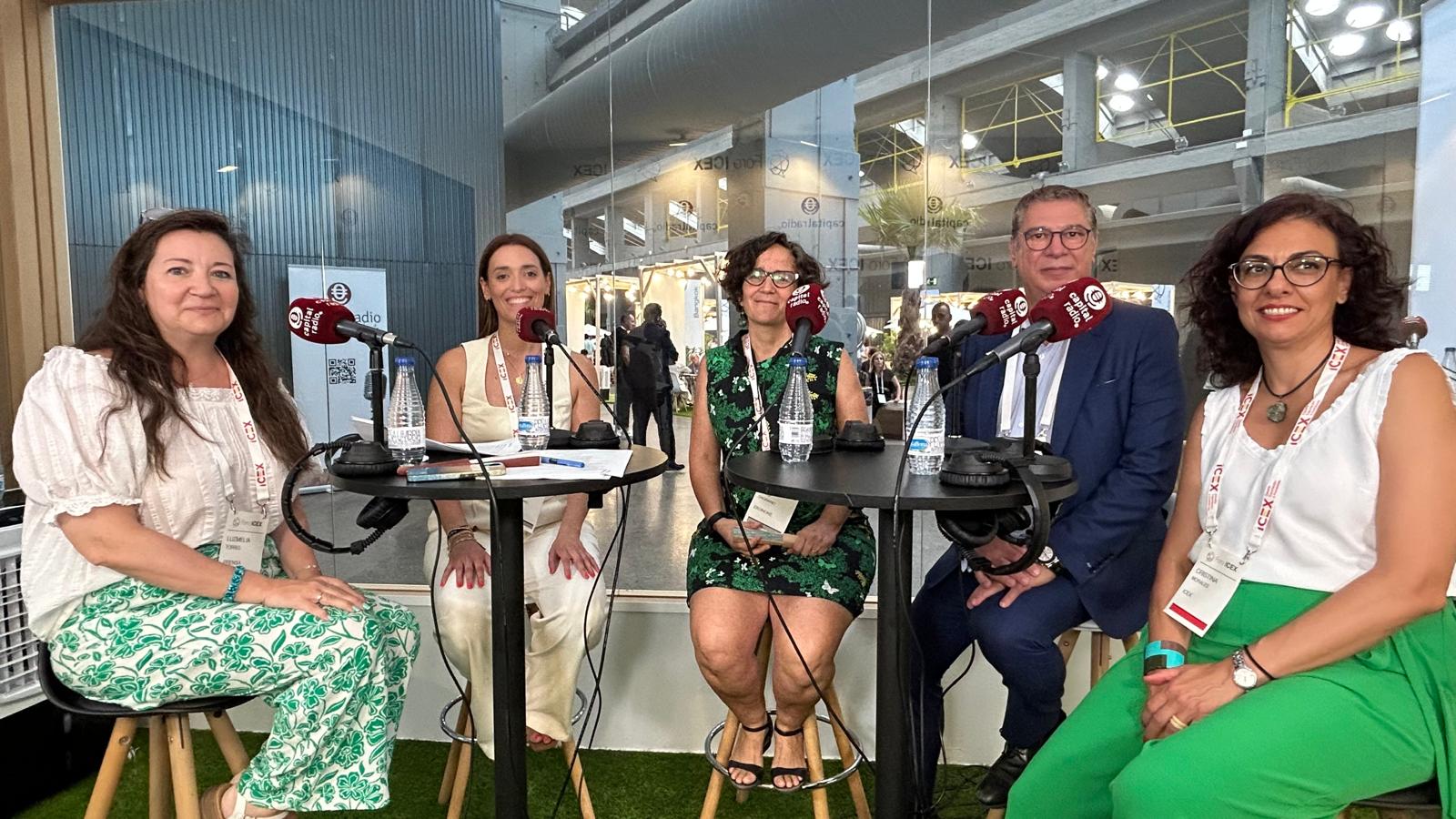 María Terrón, Desarrollo de Negocio Internacional de Indra; Inés Sagrario, CEO y cofundadora de Ekonoke; Samuel Pimentel, Executive Chairman de Ackermann; y Cristina Morales, directora de Talento para la Internacionalización en ICEX.