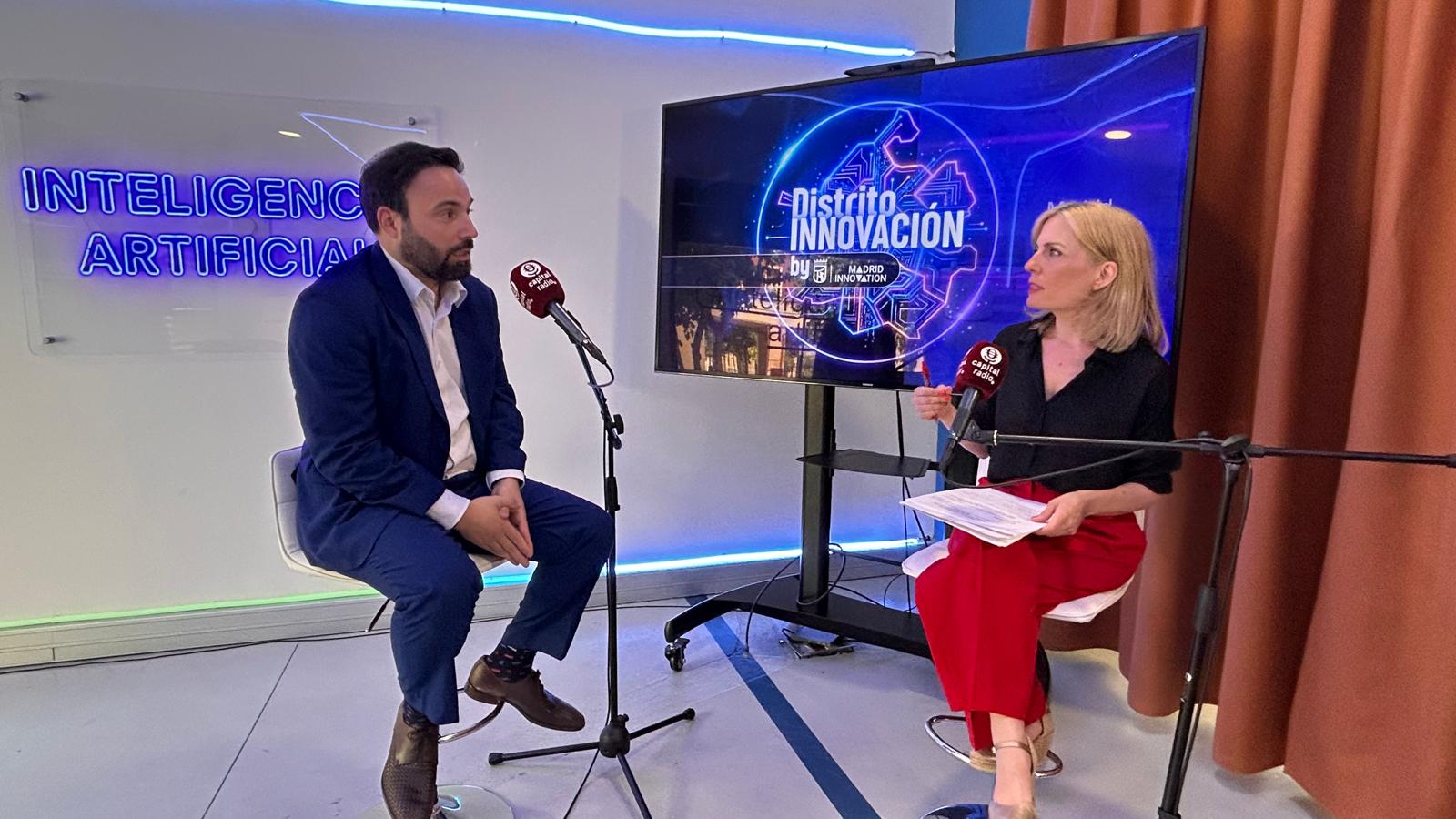 &Aacute;ngel Ni&ntilde;o, concejal delegado de Innovaci&oacute;n y Emprendimiento en el Ayuntamiento de Madrid; y Laura Blanco, directora de Contenidos de Capital Radio.