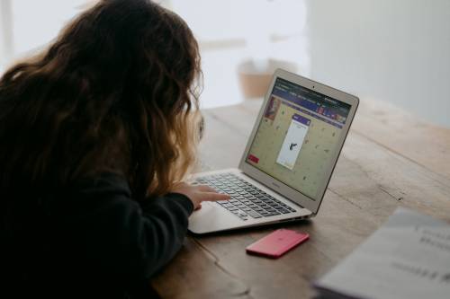 Clases online Photo by Annie Spratt on Unsplash Clases online Photo by Annie Spratt on Unsplash
