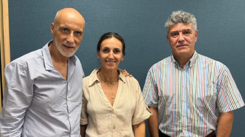 Chimo Ortega, director de Movilidad sobre Ruedas en Capital Radio; Isabel López Rivadulla, directora de Marketing y Comunicación en Signus Ecovalor; y José Luis Rodríguez, director del Consorcio Nacional de Industriales del Caucho y director general de la Agrupación de Fabricantes de Neumáticos (AFANE). Chimo Ortega, director de Movilidad sobre Ruedas en Capital Radio; Isabel López Rivadulla, directora de Marketing y Comunicación en Signus Ecovalor; y José Luis Rodríguez, director del Consorcio Nacional de Industriales del Caucho y director general de la Agrupación de Fabricantes de Neumáticos (AFANE).