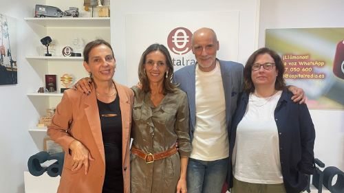 Mamen García Rama, responsable de Relaciones Públicas y Comunicacion de SKFK, y Arantza Zalaya, socia fundadora de Estudio Textil Color. Mamen García Rama, responsable de Relaciones Públicas y Comunicacion de SKFK, y Arantza Zalaya, socia fundadora de Estudio Textil Color.