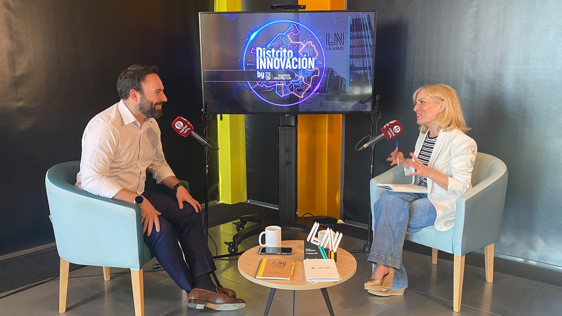 &Aacute;ngel Ni&ntilde;o, concejal delegado de Innovaci&oacute;n y Emprendimiento del Ayuntamiento de Madrid; y Laura Blanco, directora de Contenidos en Capital Radio.