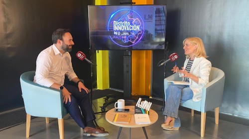 Ángel Niño, concejal delegado de Innovación y Emprendimiento del Ayuntamiento de Madrid; y Laura Blanco, directora de Contenidos en Capital Radio. Ángel Niño, concejal delegado de Innovación y Emprendimiento del Ayuntamiento de Madrid; y Laura Blanco, directora de Contenidos en Capital Radio.