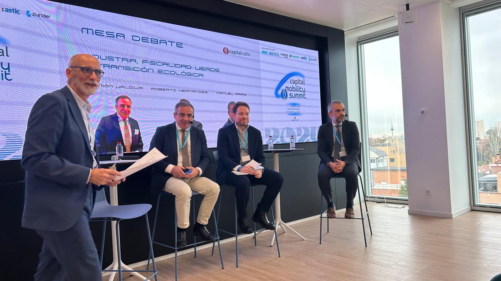 Mesa de debate en el Capital Mobility Summit sobre industria, fiscalidad verde y transición ecológica con Ramón Valdivia, vicepresidente ejecutivo de Astic; Roberto Hernández, responsable de subvenciones públicas y asuntos gubernamentales de Bosch España; y Manuel Arias, responsable de Sostenibilidad de Scania Ibérica. Mesa de debate en el Capital Mobility Summit sobre industria, fiscalidad verde y transición ecológica con Ramón Valdivia, vicepresidente ejecutivo de Astic; Roberto Hernández, responsable de subvenciones públicas y asuntos gubernamentales de Bosch España; y Manuel Arias, responsable de Sostenibilidad de Scania Ibérica.