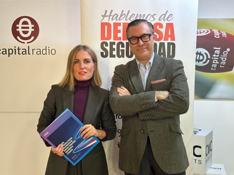 César Ramos, director general de TEDAE, con Laura Blanco
