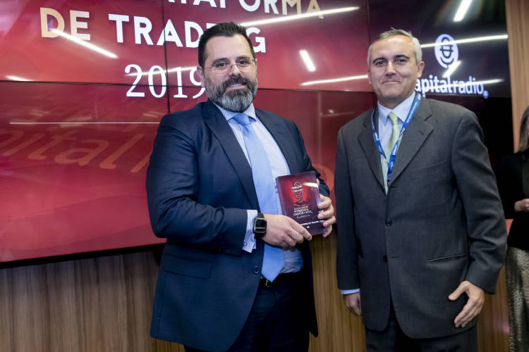2019-12-12 PREMIOS CAPITAL RADIO 27