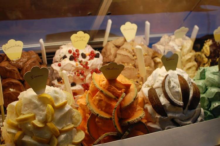 Tomar un helado en via dei Calzauoli Florencia Helado Florencia