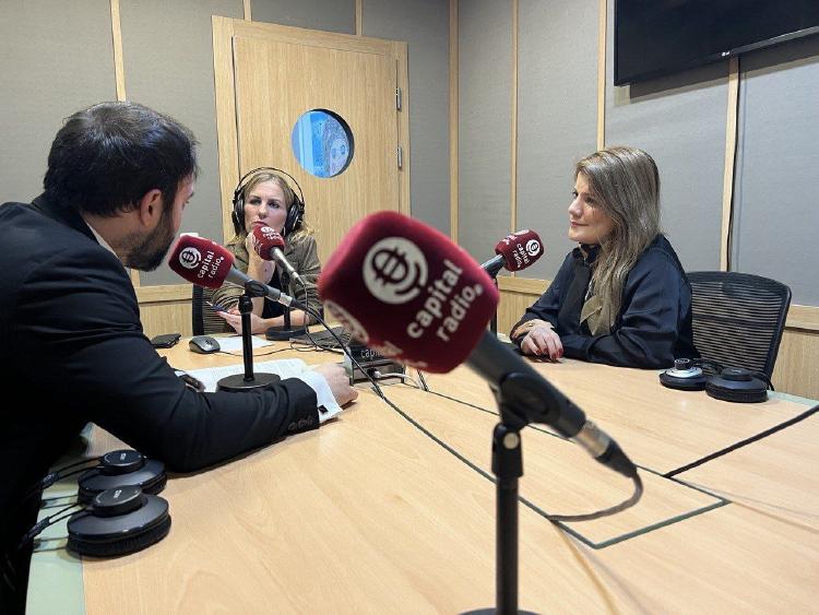 Ángel Niño y Gisela Ortiz durante la entrevista