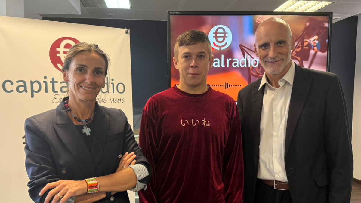 Isabel López Rivadulla, directora de Comunicación de Signus Ecovalor; Alberto García Peñas, director del Máster de Ingeniería Circular de la Universidad Carlos III Madrid; y Chimo Ortega, director de Movilidad sobre Ruedas en Capital Radio.
