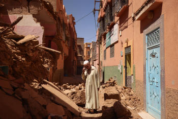 Ciudadano marroquí en Amizmiz tras el terremoto
