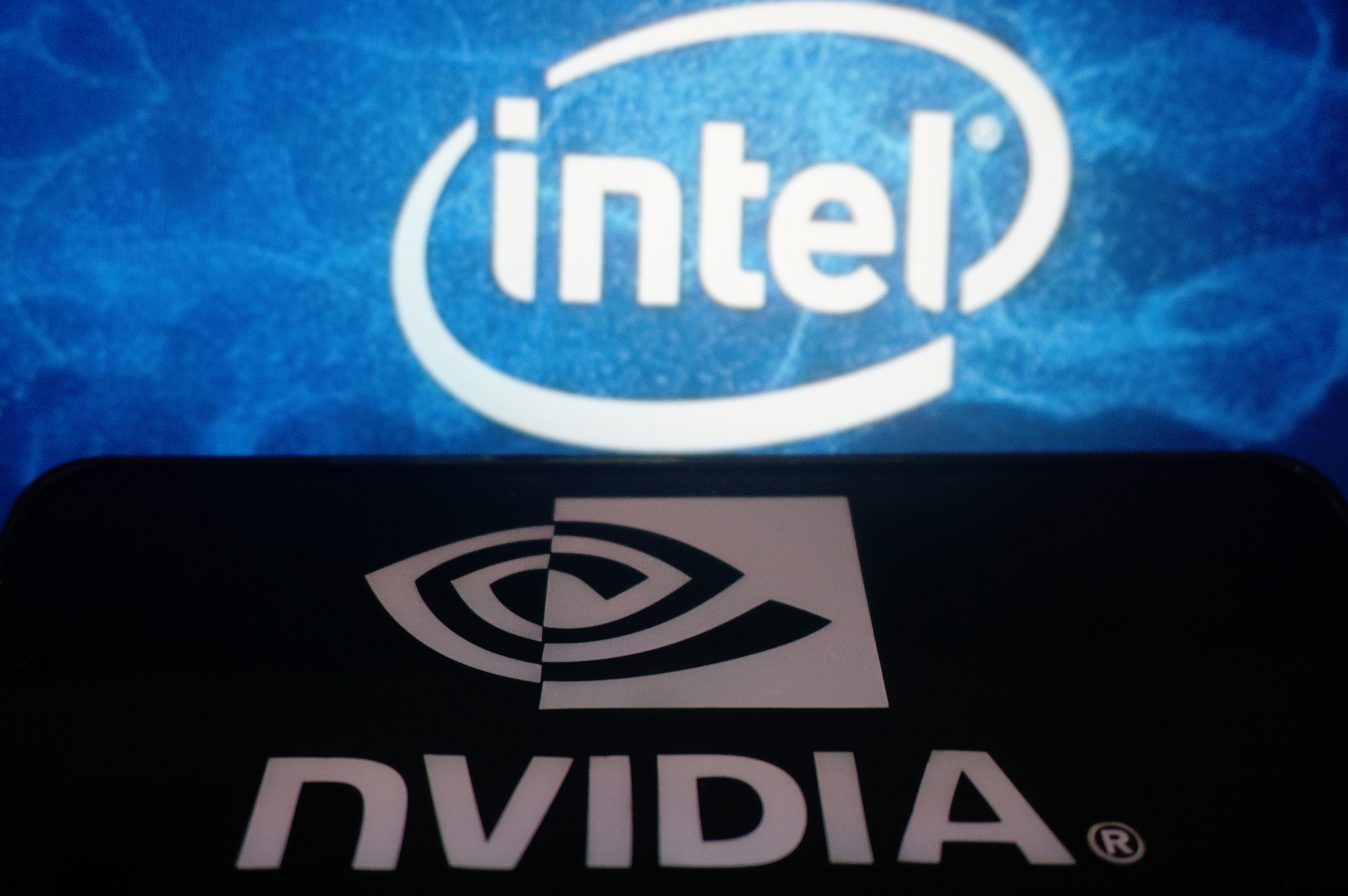 Logos de Intel y Nvidia