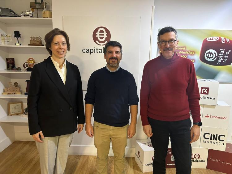 Beatriz Alonso, directora de Sostenibilidad de Surus; Íñigo García Fernández, director de Desarrollo Sostenible de Decathlon; y Luis Vicente Muñoz, CEO de Capital Radio.