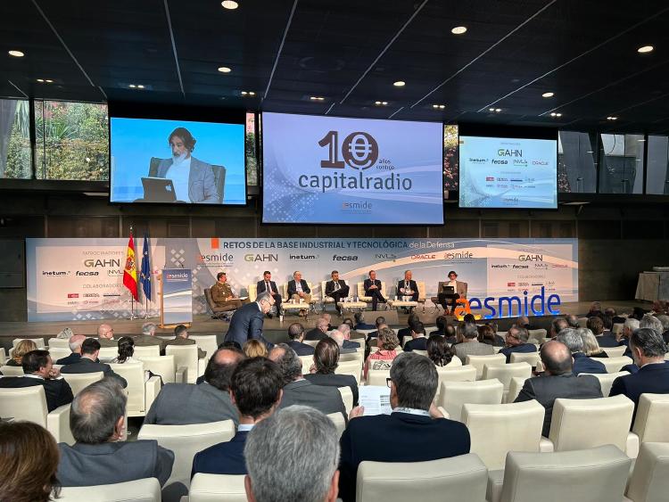 Mesa debate “Retos de la base tecnológica de la Defensa. Tecnologías para la disuasión”, presentada por Alberto Pérez para Capital Radio. Mesa debate “Retos de la base tecnológica de la Defensa. Tecnologías para la disuasión”, presentada por Alberto Pérez para Capital Radio.