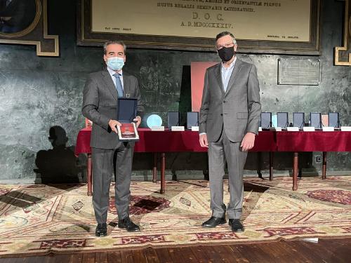 Premio a CaixaBank a la excelencia en la Labor Realizada para Paliar los Efectos Sociales y Económicos de la COVID 19 Premio a CaixaBank a la excelencia en la Labor Realizada para Paliar los Efectos Sociales y Económicos de la COVID 19