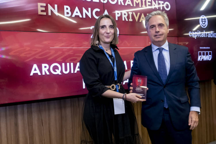 2019-12-12 PREMIOS CAPITAL RADIO 46