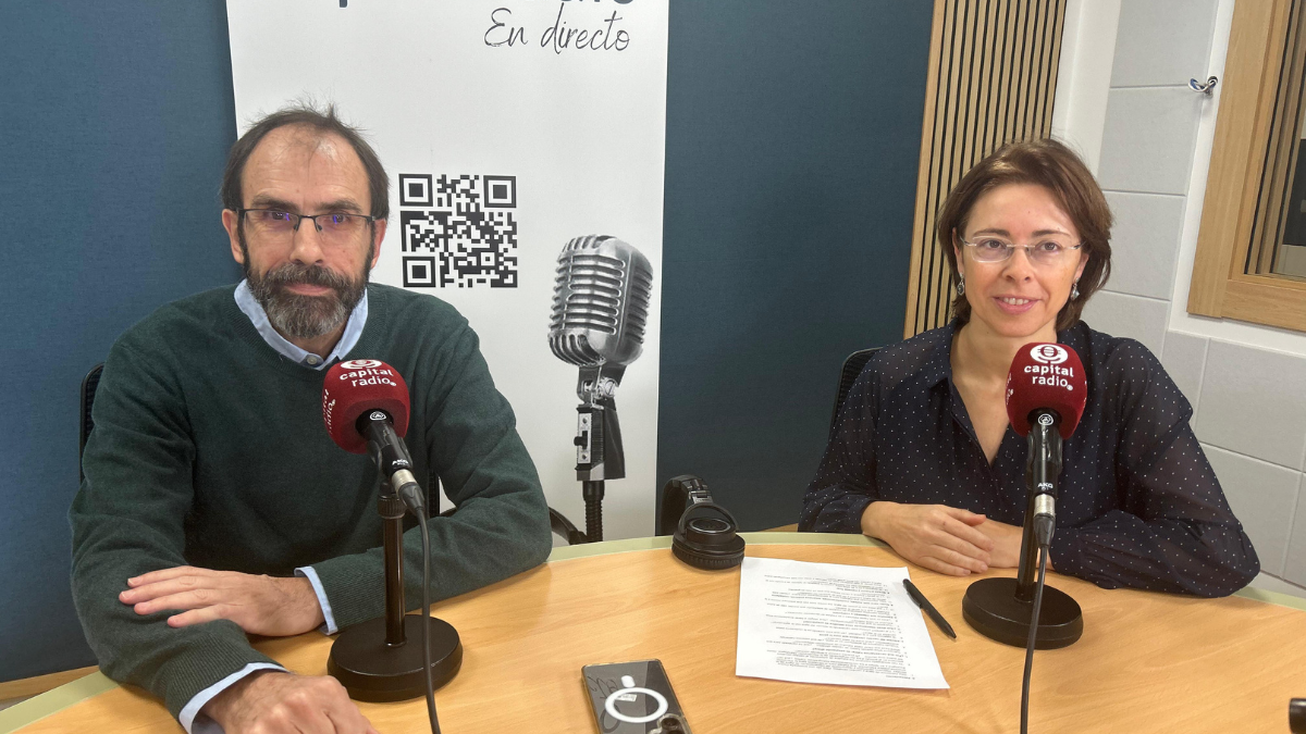 Carlos Benítez, responsable del Departamento de Agua de EMGRISA; y Beatriz Alonso, directora de Sostenibilidad de Surus.