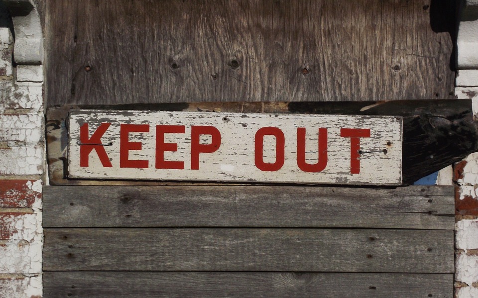 peligro fuera keep out peligro fuera keep out