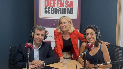 Carlos Hernández, director de Programas Europeos de Hispasat, y Belén Andrés, program manager de Iris² Low Leo Carlos Hernández, director de Programas Europeos de Hispasat, y Belén Andrés, program manager de Iris² Low Leo