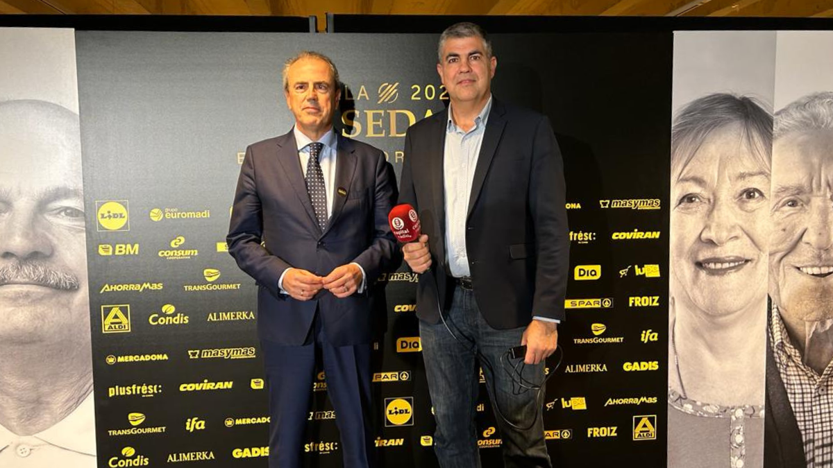 Fernando Moner, presidente de AVACU y directivo de CECU Federación de Consumidores; junto a Jaume Segalés, de La Trilla. Fernando Moner, presidente de AVACU y directivo de CECU Federación de Consumidores; junto a Jaume Segalés, de La Trilla.