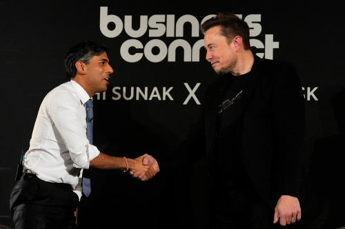 Rishi Sunak, primer ministro británico, con el empresario Elon Musk