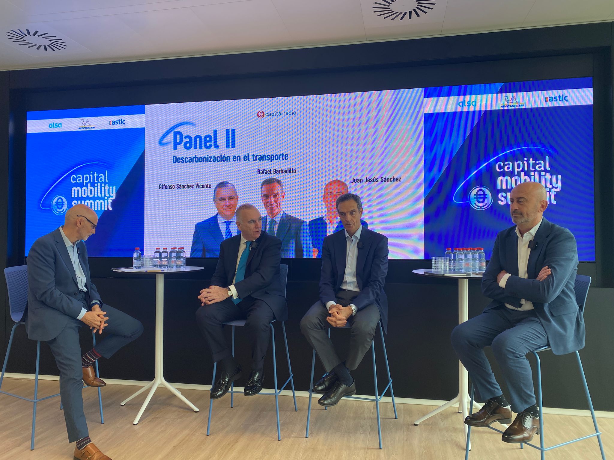 Mesa de debate sobre la descarbonización en el transporte