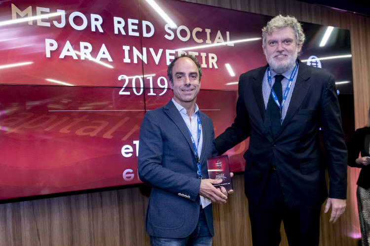 2019-12-12 PREMIOS CAPITAL RADIO 30