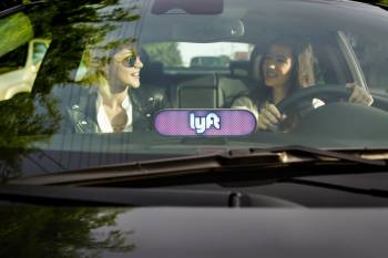 Lyft_003_02_In car_Standard_Day