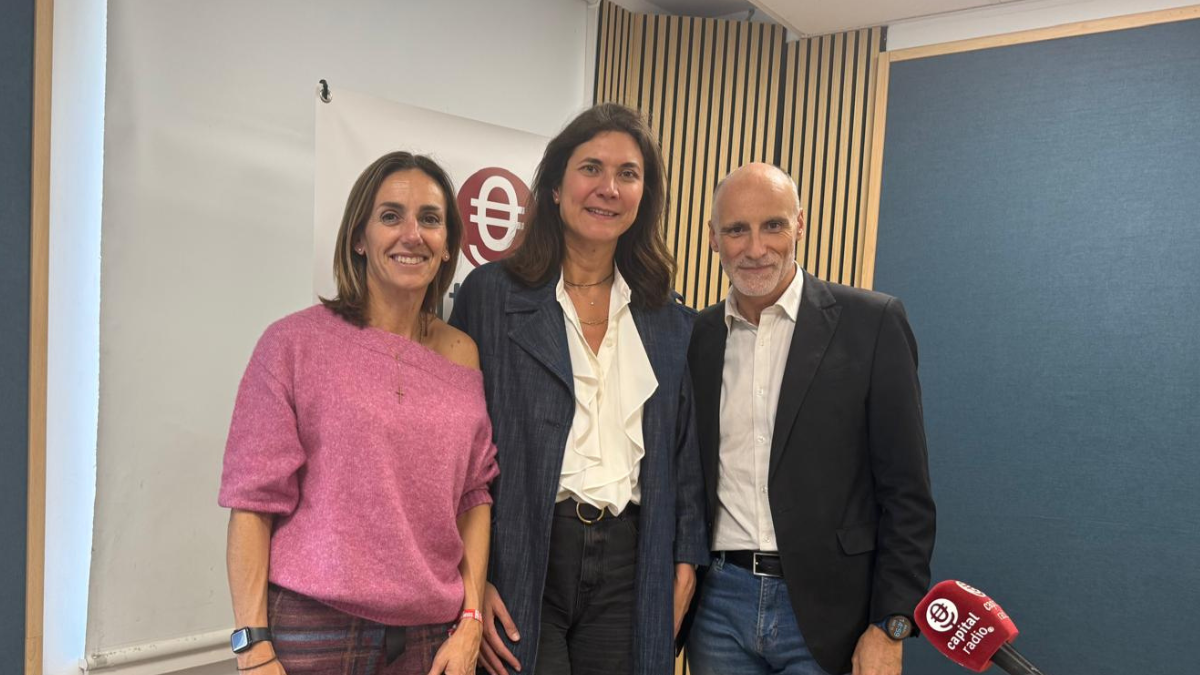 Isabel López Rivadulla, directora de Comunicación de Signus Ecovalor; Vanesa Peloche, CEO de Believers; y Chimo Ortega, director de Movilidad sobre Ruedas en Capital Radio.